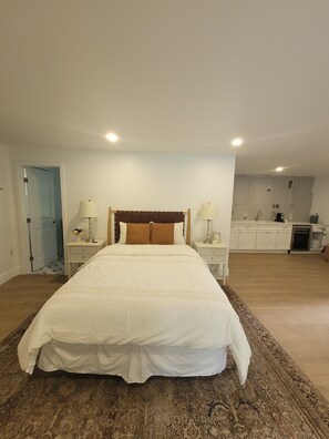Room - Newly renovated studio with private pool (Fairfield)