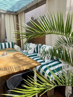 Outdoor dining - Nice town house, 4 mn from Bordeaux Rive droite Private swimming pool (Cenon)