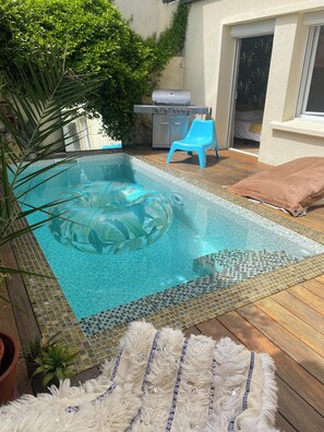 Tina de hidromasaje al aire libre