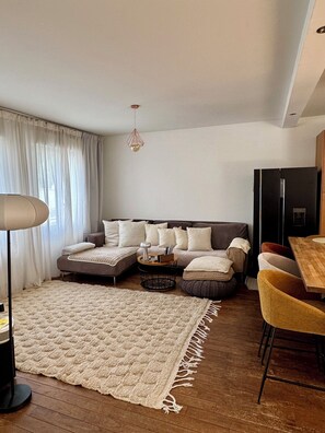 Smart TV - Nice town house, 4 mn from Bordeaux Rive droite Private swimming pool (Cenon)