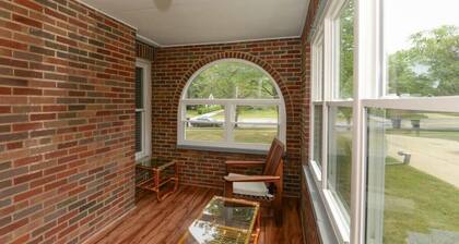 3BR Cozy Weekend at the Pleasant Brick House