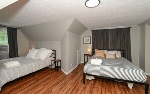 3 bedrooms, iron/ironing board, travel crib, WiFi - 3BR Retreat Near Cleveland | Sunroom w/ Ping-Pong (Independence)