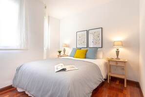 3 bedrooms, desk, iron/ironing board, WiFi