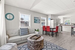 TV, offices - The Salty Dog | Pet Friendly | Private Yard (Hampton)