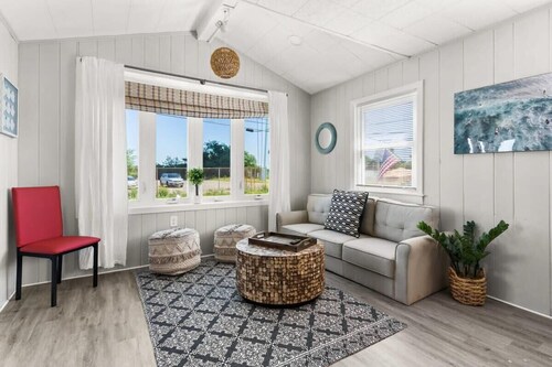 The Salty Dog | Pet-Friendly | Private Yard