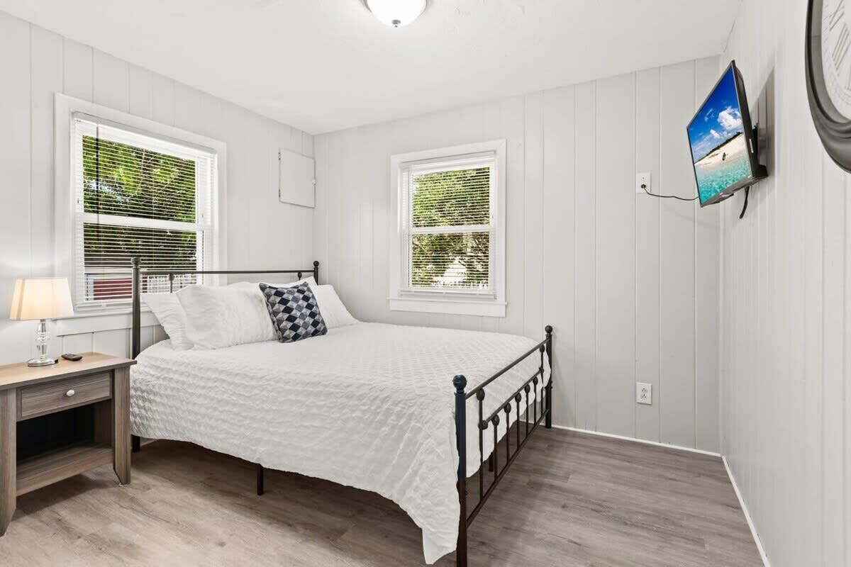 2 chambres, fer et planche à repasser, Wi-Fi, draps fournis