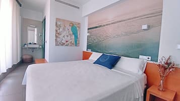 Kamar Double Deluks, pemandangan samudra | Minibar gratis, meja kerja, ruang kerja ramah laptop, dan kedap suara