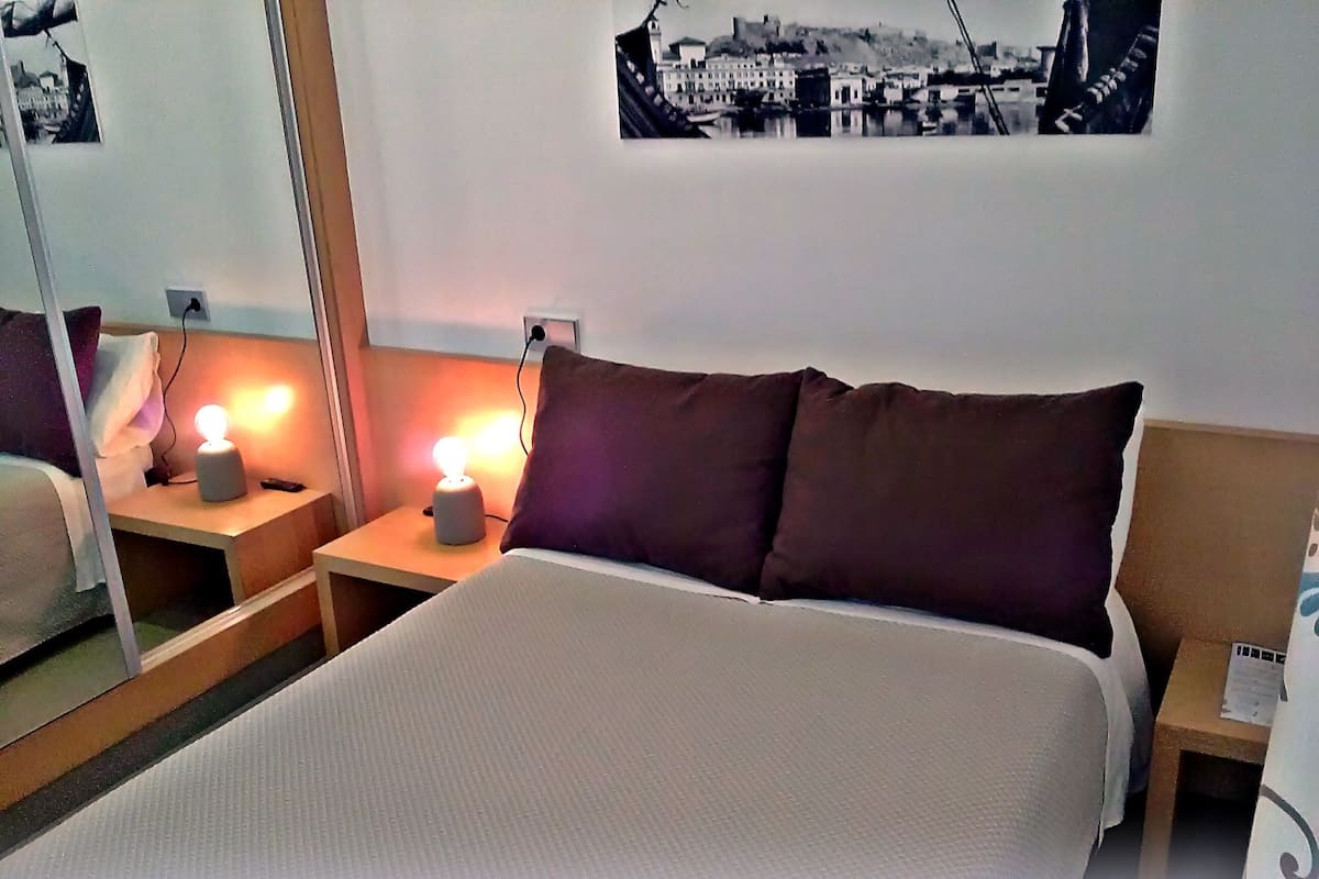 Classic-enkeltværelse | Gratis minibar, skrivebord, arbejdsområde til bærbare computere