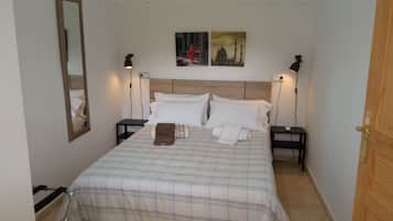 2 slaapkamers, een strijkplank/strijkijzer, gratis wifi, beddengoed