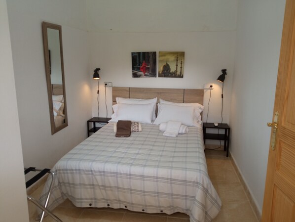 2 chambres, fer et planche à repasser, Wi-Fi gratuit, draps fournis