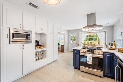 Airy 5br home w/pool, outdoor living, game room