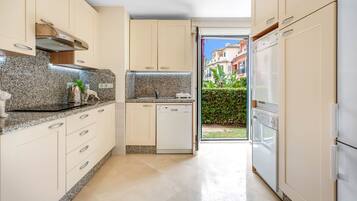 YOLO Spaces Sotogrande Puerto Boutique Apartment | Private kitchen | Electric kettle