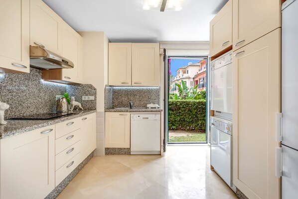 شقة فاخرة | مطبخ خاص | غلّاية كهربائية