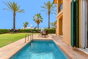 حمّام سباحة خارجي