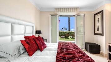 YOLO Spaces Sotogrande Puerto Boutique Apartment | 2 bedrooms, in-room safe, iron/ironing board, free WiFi