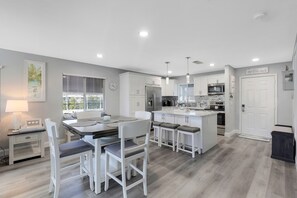 House, Multiple Beds, Kitchen | Private kitchen | Fridge, microwave, oven, stovetop - Island Breeze Escape (Fort Myers Beach)