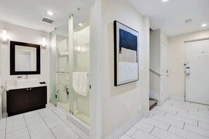 Interior - Villa Vista by VIAC - 2 Story w/ 3Bdrms & Golf View (Doral)