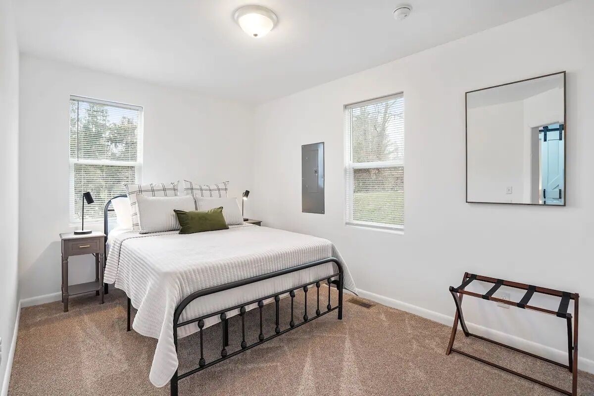 2 bedrooms, iron/ironing board, WiFi (free), bed sheets