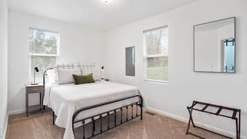 2 bedrooms, iron/ironing board, WiFi (free), bed sheets