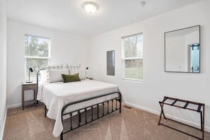 2 bedrooms, iron/ironing board, WiFi (free), bed sheets