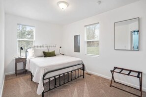 2 dormitorios, tabla de planchar con plancha, wifi gratis y ropa de cama