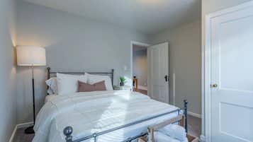 2 bedrooms, desk, iron/ironing board, WiFi (free)