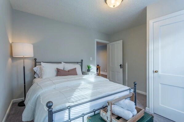 2 bedrooms, desk, iron/ironing board, free WiFi