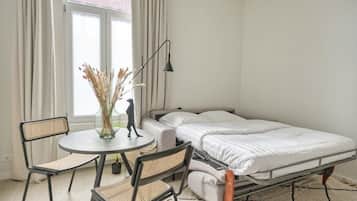 Iron/ironing board, travel crib, WiFi, bed sheets