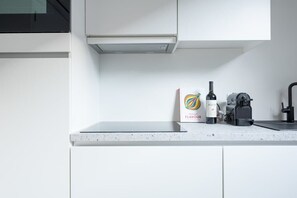 Frigorífico, microondas, horno y lavavajillas