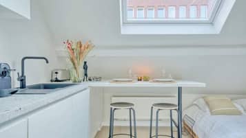 Iron/ironing board, travel crib, WiFi, bed sheets