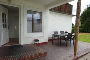 Outdoor dining - Family vacation near the North Sea near Büsum. Great day trips with children on the agenda. (Heide)