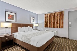 Standard Room, 1 King Bed, Non Smoking | Blackout drapes, free WiFi, bed sheets