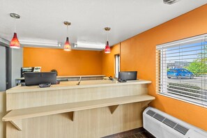 Lobby - Rodeway Inn Albuquerque West (Albuquerque)