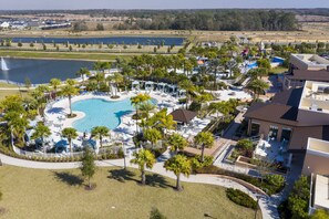 Een verwarmd zwembad