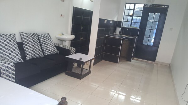 Studio | Interior - Inviting 1-bed Studio Iwith Breakfast Nairobi (Nairobi)