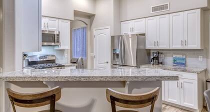 Your Home Away From Home in the Sunshine! Minutes from great amenities.