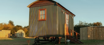 Glamping in Wiltshire in our Luxury Shepherds Hut