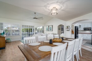 House, 3 Bedrooms | In-room dining