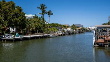 House, 3 Bedrooms | Lake view