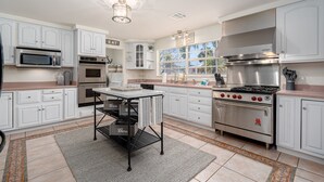Unclassified image, 5 of 39, button - 201 Palermo - Coconut Cottage by Coastal Vacation Properties (Fort Myers Beach)