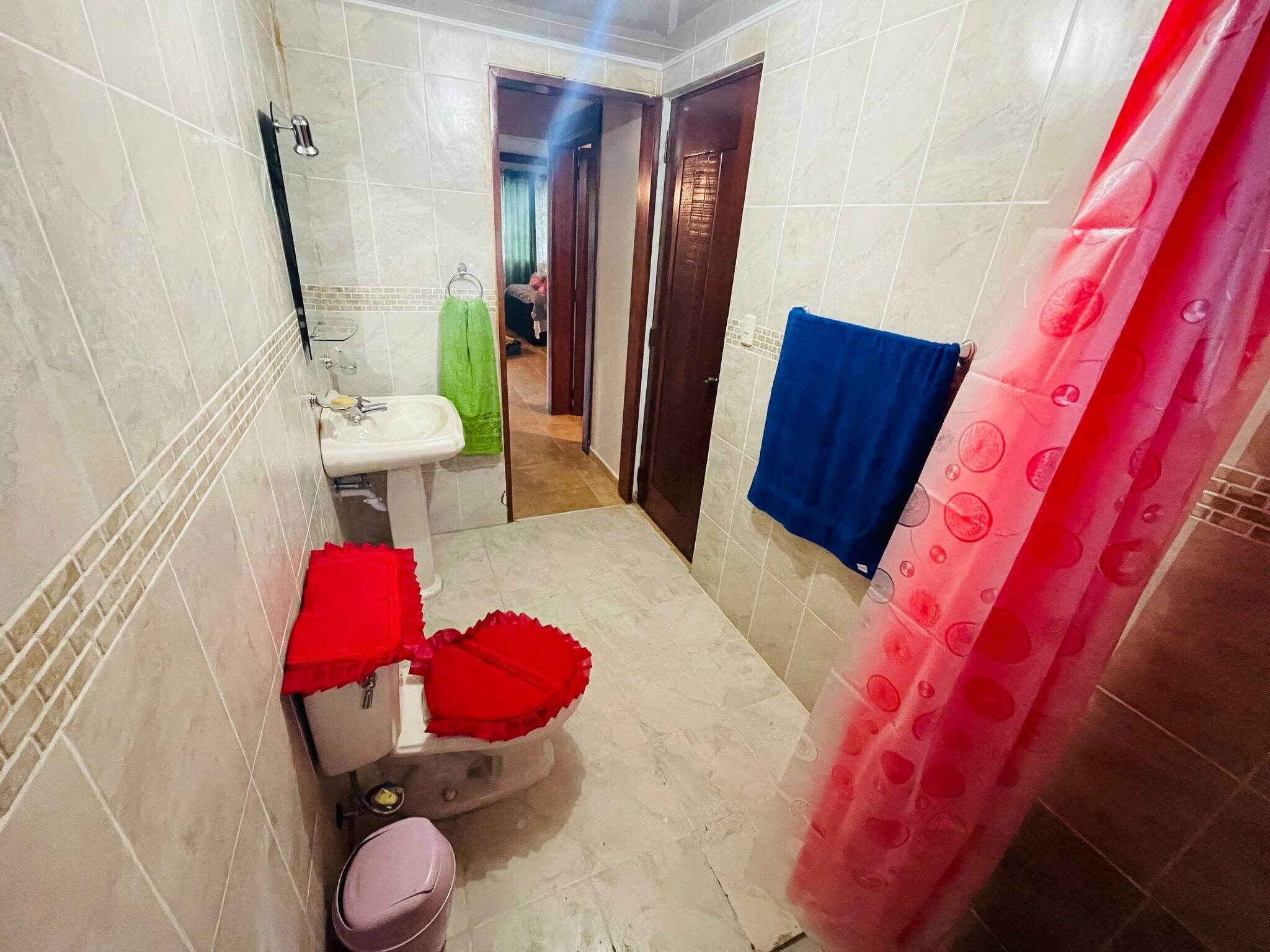 Lovely 2 Bedroom Condo With Pool And Hot Water