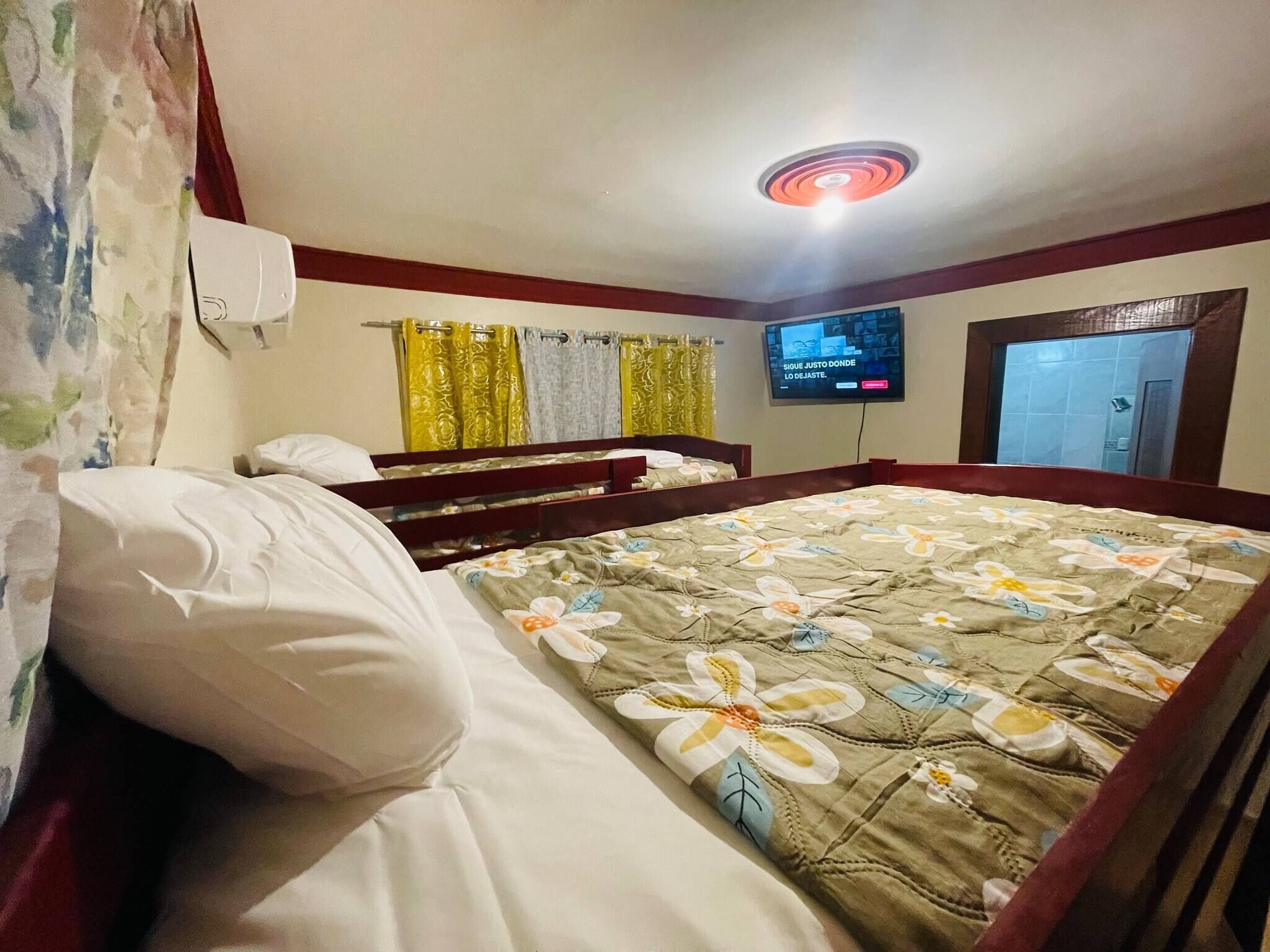 Lovely 2 Bedroom Condo With Pool And Hot Water