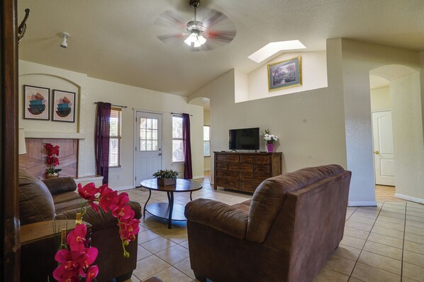 Las Cruces Vacation Rental | 3BR | 2BA | Step-Free Access | 1,655 Sq Ft