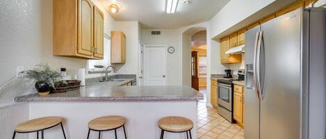 Fridge, microwave, stovetop, dishwasher