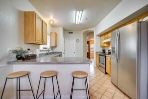 Fridge, microwave, stovetop, dishwasher - Convenient Las Cruces Home w/ Patio & Grill! (Las Cruces)