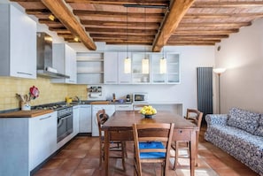 Apartamento, 2 quartos, para fumantes, piscina particular | Comodidades do quarto