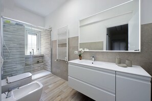 Bathroom - ODERISI DA GUBBIO 18 (Rome)