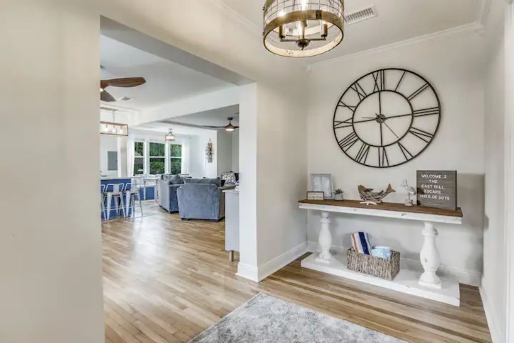 The East Hill Escape, A Bay View Beachy Cottage - Pensacola, FL