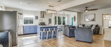 Smart TV, books, stereo, offices