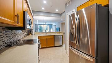Condo, 3 Bedrooms | Private kitchen